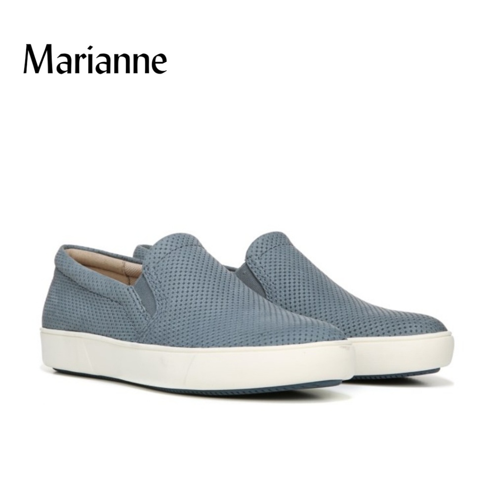Naturalizer 10 w blue leather slip ons